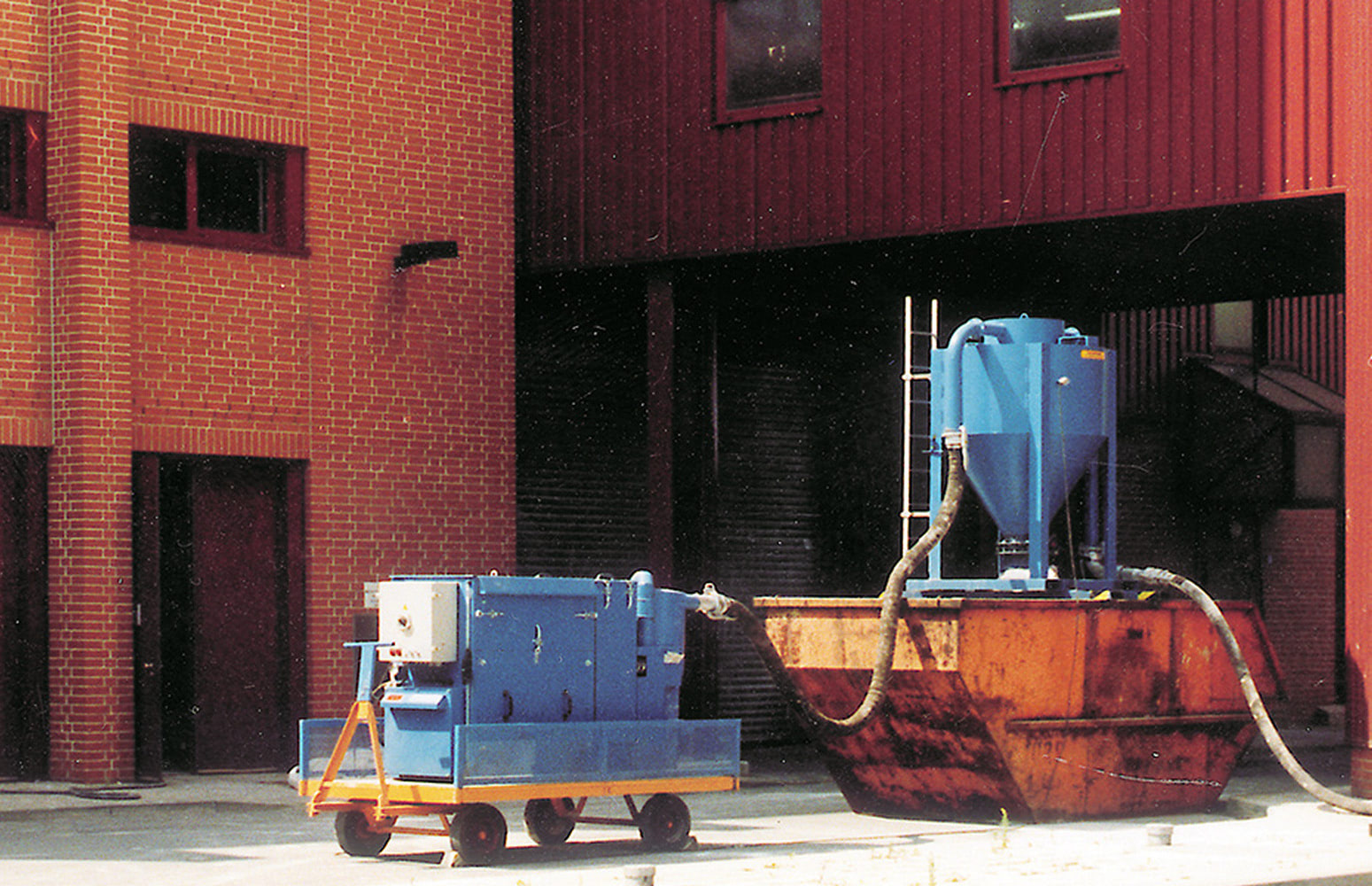 Відцентровий сепаратор VER 1500 для систем стаціонарної системи промислового пилоприбирання