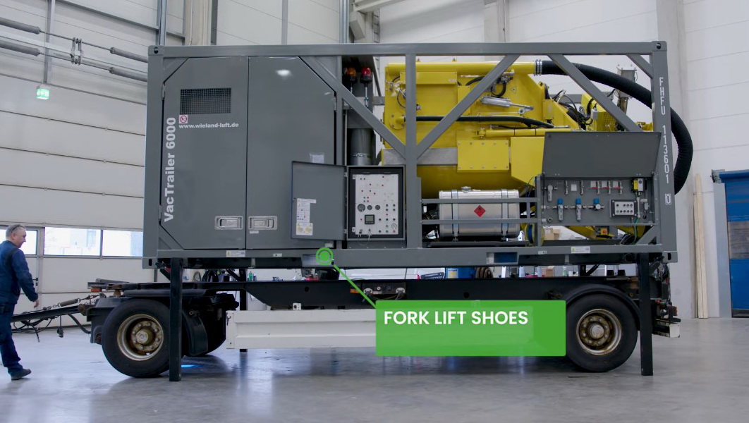 Промышленный пылесос VacTrailer CatalystVac для опорожнения катализатора