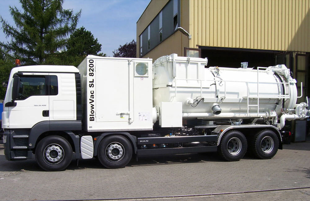 Мобільний пилосос BlowVac SL 8200 на базі вантажівки